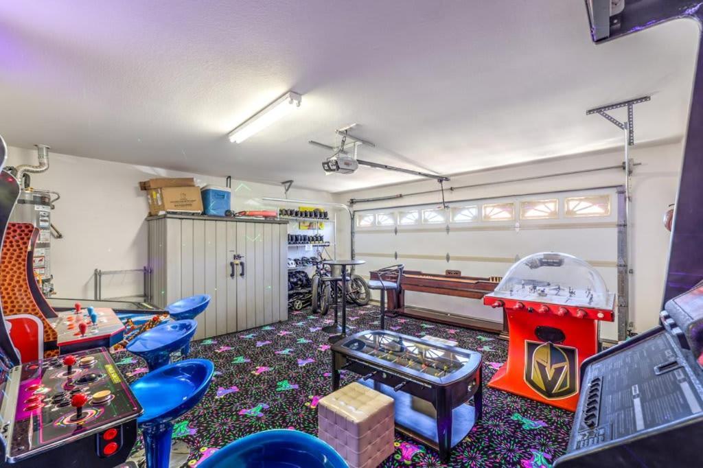 Family Fun For Everyone In Las Vegas- 4 Bedrooms, Billiards, Game Room Хендерсън Екстериор снимка