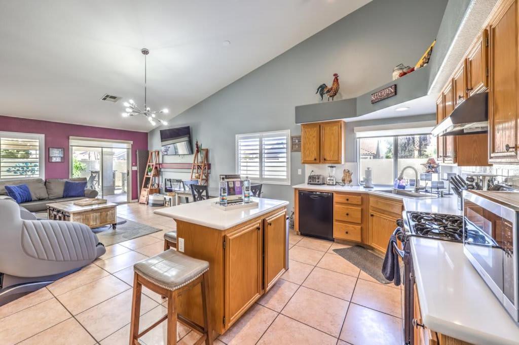 Family Fun For Everyone In Las Vegas- 4 Bedrooms, Billiards, Game Room Хендерсън Екстериор снимка