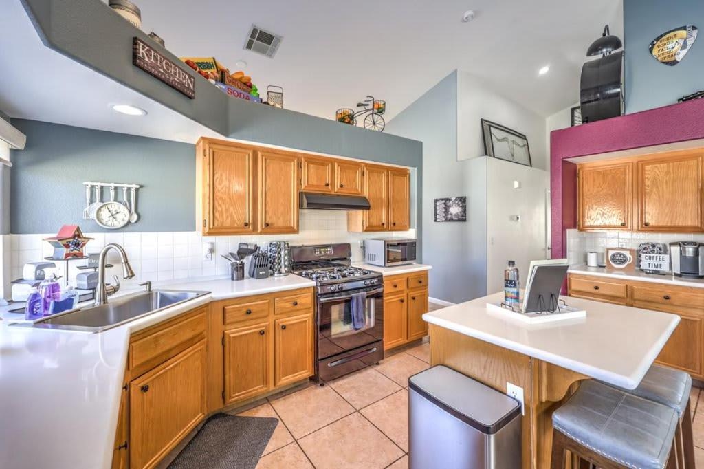 Family Fun For Everyone In Las Vegas- 4 Bedrooms, Billiards, Game Room Хендерсън Екстериор снимка