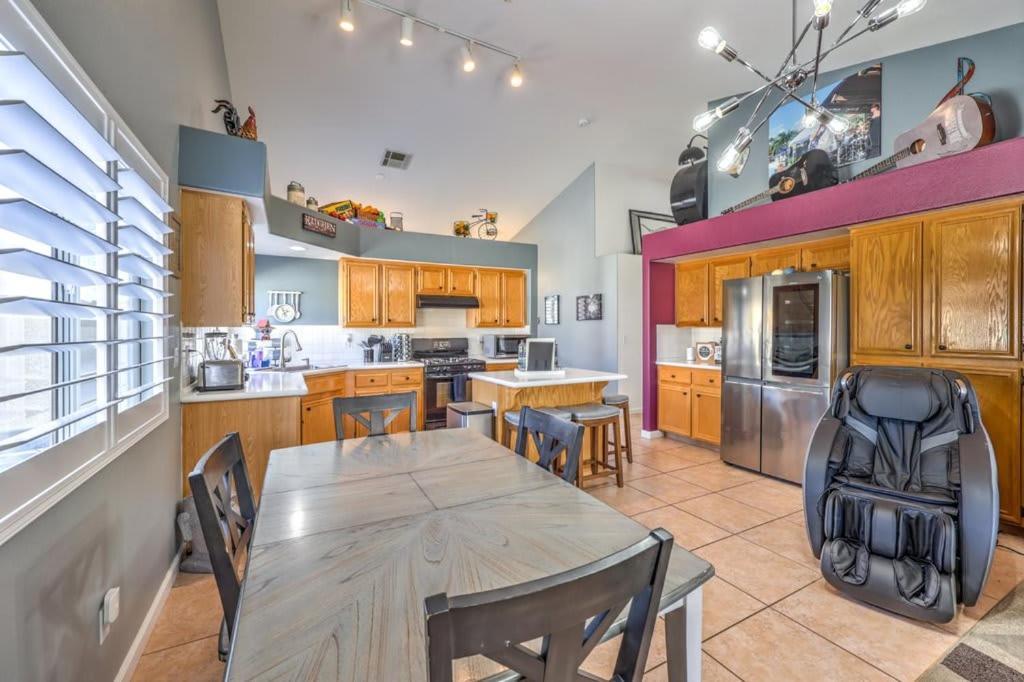 Family Fun For Everyone In Las Vegas- 4 Bedrooms, Billiards, Game Room Хендерсън Екстериор снимка